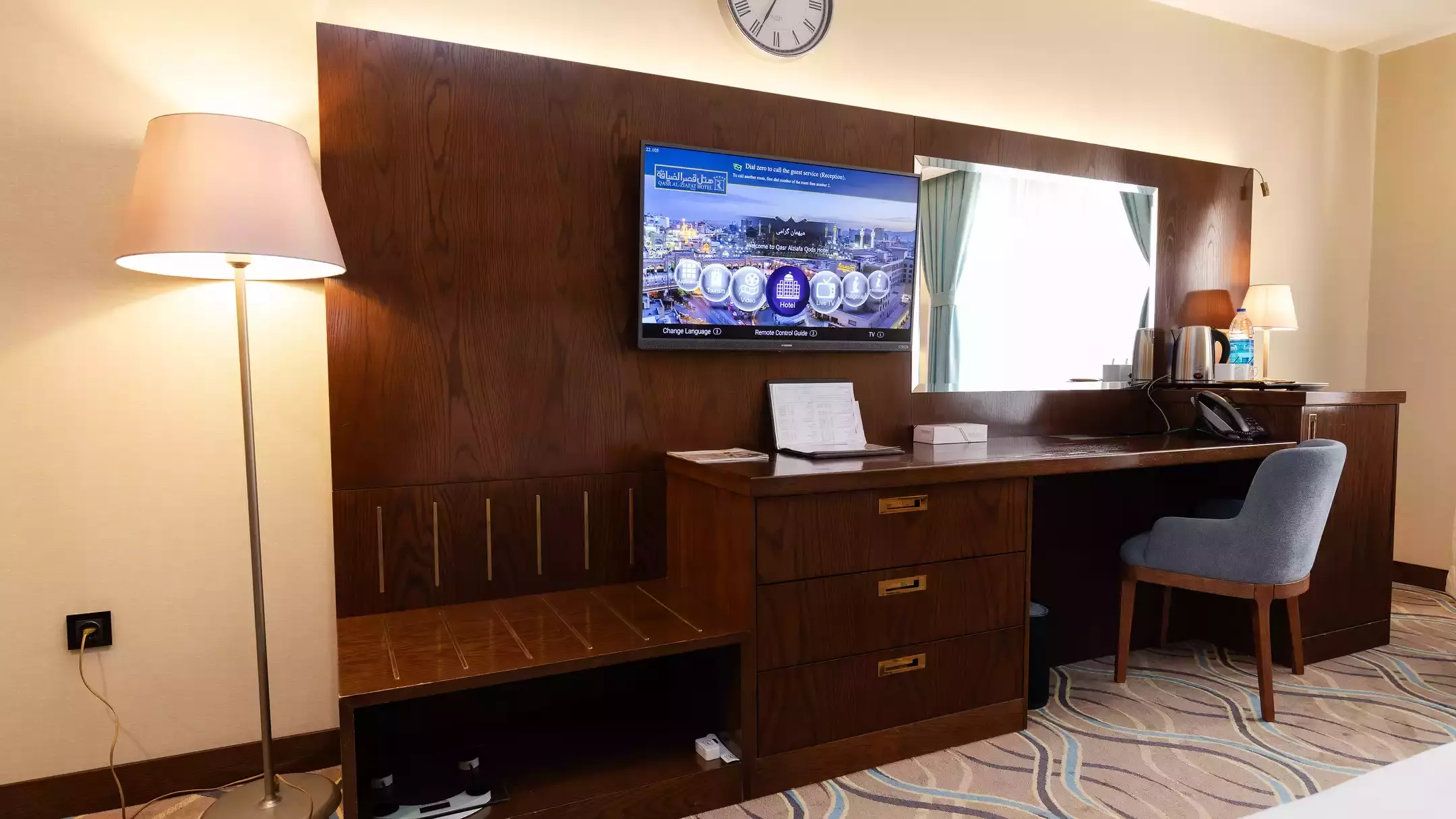 Alibaba https://cdn.alibaba.ir/ostorage/hotel-accommodation-images/6706544b2cf97653917604ad_66dd79e2df0943cd07cbfd33_هتل قصر ضیافه قدس - اتاق دوتخته دبل (اشراق) (2).webp